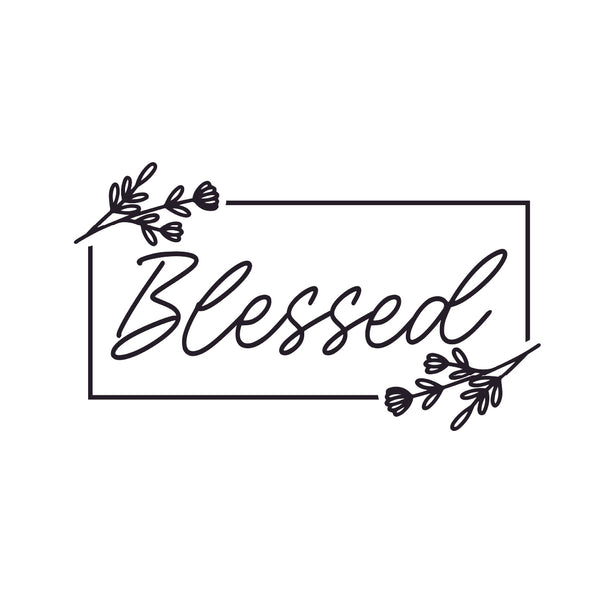 "Blessed" - natpis okružen s dva elegantna cvjetna ornamenta, koji izražava zahvalnost.